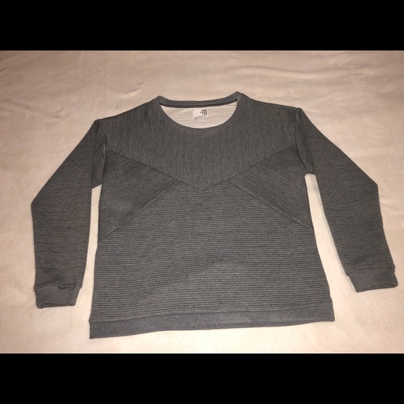 One Fashion sweater with asymmetrical design grey size large - Picture 1 of 3